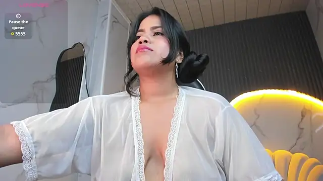 Victoria b  online show from 30, 10, 2025