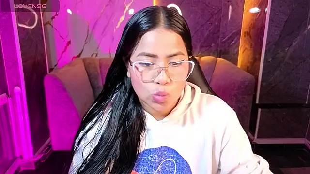 Victoria b  online show from 30, 10, 2025