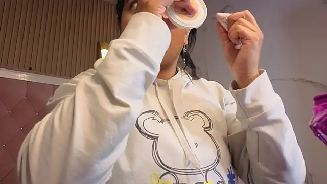 Victoria b  online show from 8, 11, 2025