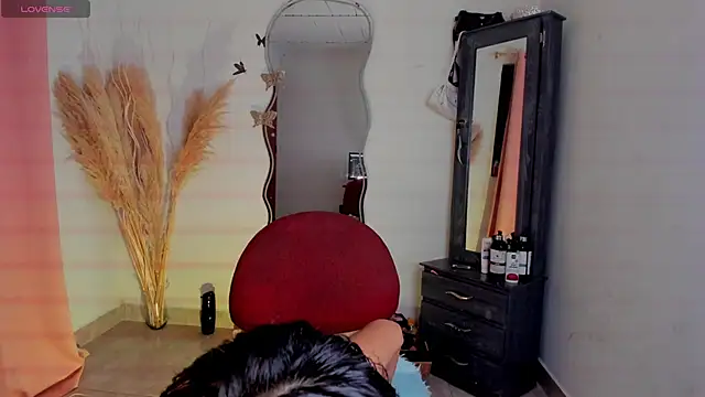 REINA ADAHARA online show from 14, 1, 2026