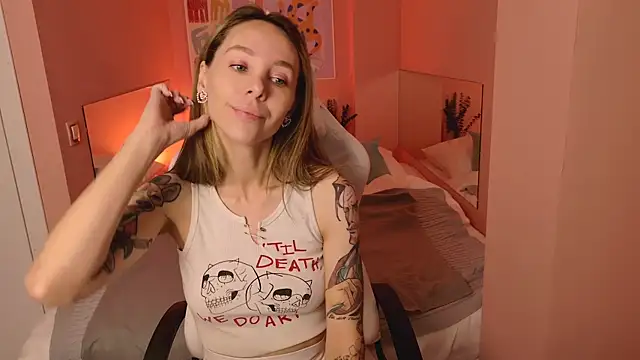 MiaGraham1 online show from 5, 10, 2025