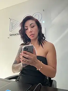 Sarahlove 90 online show from 4, 12, 2025