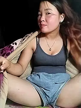 Snapshot of lylylove chatting on 10, 6, 2026 lylylove online show from 10, 6, 2026
