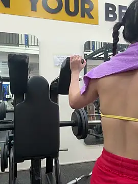 strawberry-ni online show from 2, 10, 2025