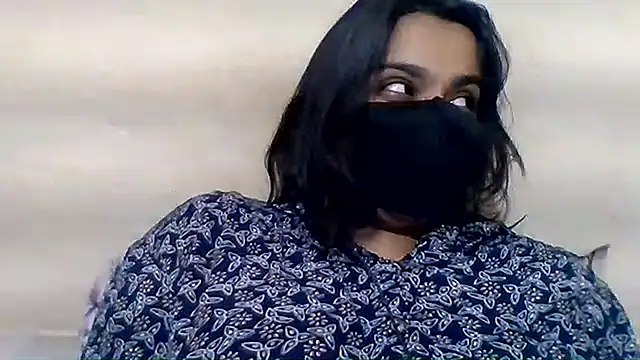 Snapshot of Vaani_Singha chatting on 4, 6, 2026 Vaani Singha online show from 4, 6, 2026