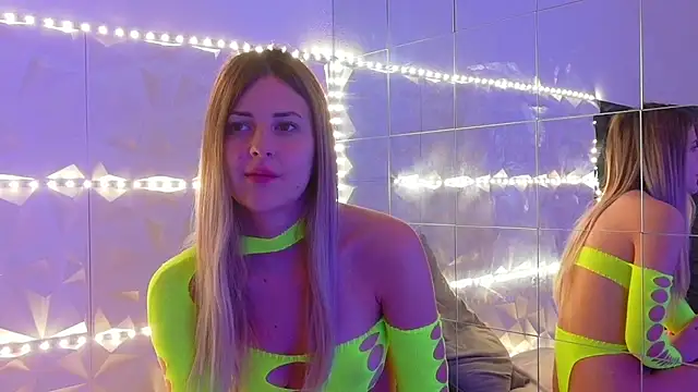 Aishha  online show from 15, 10, 2025