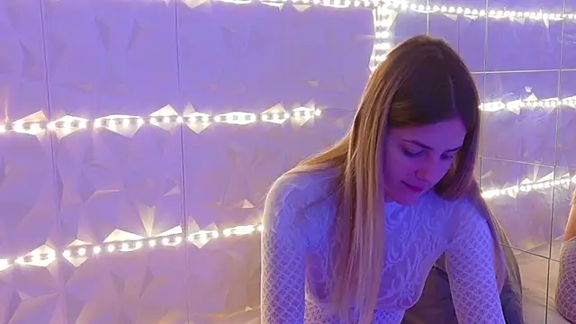 Aishha  online show from 13, 11, 2025