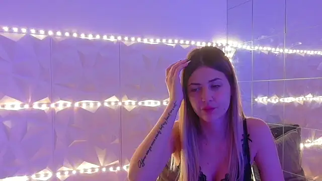 Aishha  online show from 23, 12, 2025