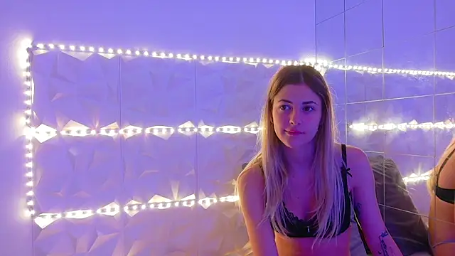 Aishha  online show from 22, 9, 2025