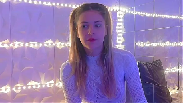 Aishha  online show from 27, 10, 2025