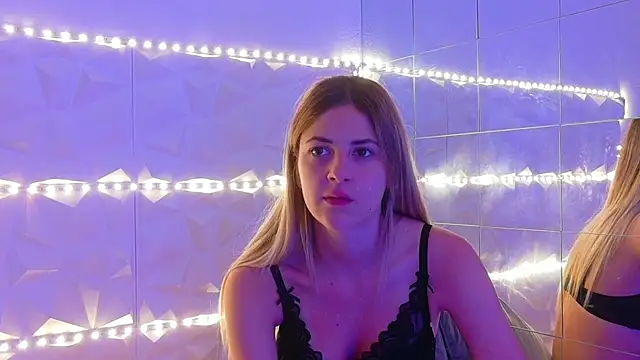 Aishha  online show from 25, 9, 2025