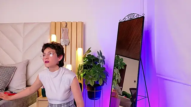 Zafiro Gem  online show from 12, 9, 2025