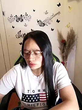 Snapshot of Daliz_Leon chatting on 5, 10, 2025 Daliz Leon online show from 5, 10, 2025