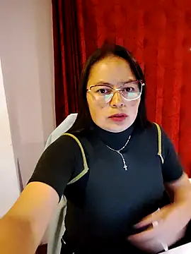 Snapshot of Daliz_Leon chatting on 11, 11, 2025 Daliz Leon online show from 11, 11, 2025