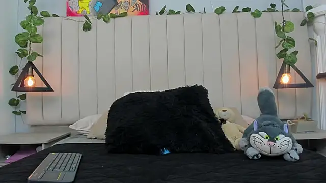 Snapshot of CandyGomez chatting on 6, 11, 2025 CandyGomez online show from 6, 11, 2025