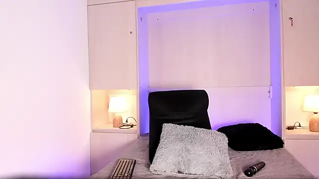 Stefannyevans  online show from 10, 9, 2025