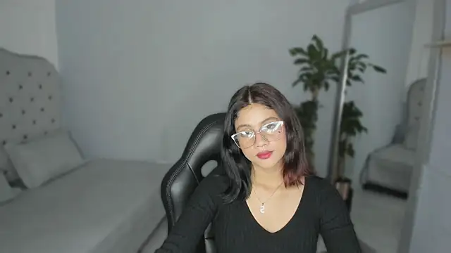 Julieth brown  online show from 11, 9, 2025