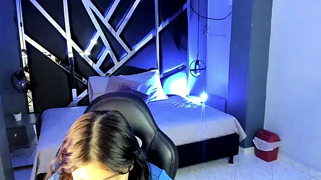 Julieth brown  online show from 4, 10, 2025