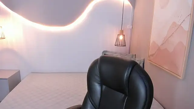 Julieth brown  online show from 15, 10, 2025