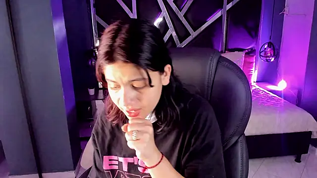 Julieth brown  online show from 2, 10, 2025