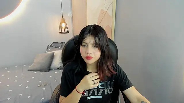 Julieth brown  online show from 18, 10, 2025