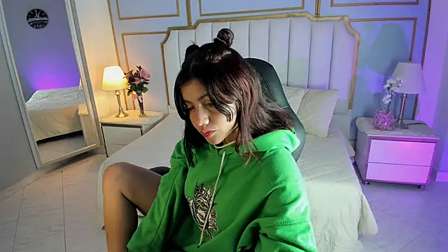 Julieth brown  online show from 8, 9, 2025