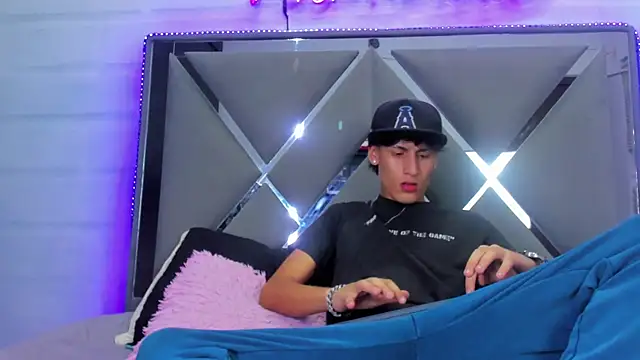 Snapshot of Just18Jake chatting on 17, 9, 2025 Just18Jake online show from 17, 9, 2025