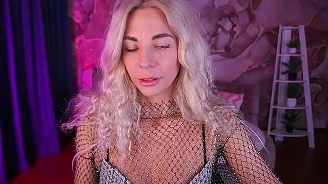 BellaRayyy online show from 15, 12, 2025