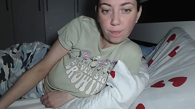 Snapshot of petite_danielle chatting on 22, 5, 2026 petite danielle online show from 22, 5, 2026