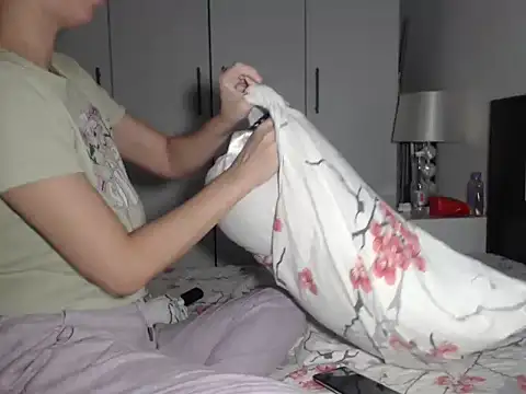 petite danielle online show from 1, 10, 2025