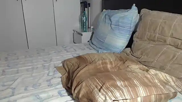 petite danielle online show from 13, 1, 2026