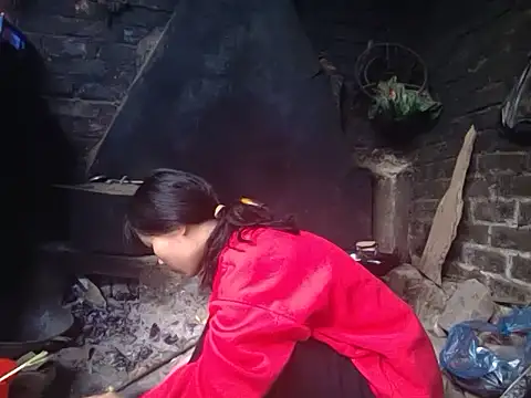 Snapshot of Ly-ny chatting on 15, 12, 2025 Ly-ny online show from 15, 12, 2025