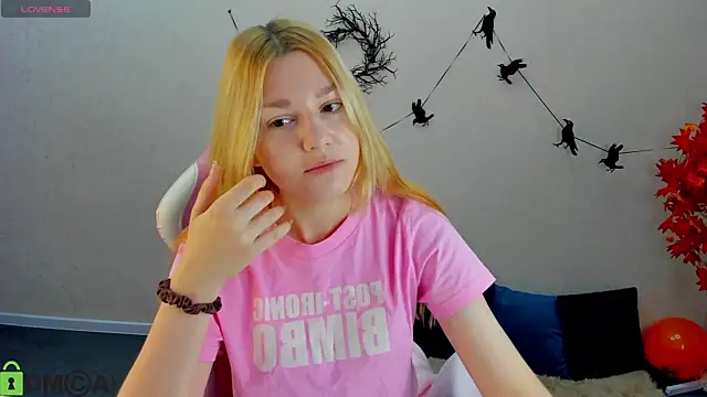 Snapshot of Sylvia_Ortiz chatting on 4, 11, 2025 Sylvia Ortiz online show from 4, 11, 2025