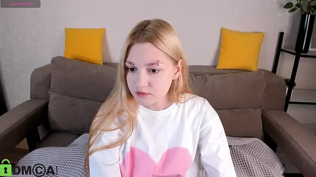 Snapshot of Sylvia_Ortiz chatting on 10, 10, 2025 Sylvia Ortiz online show from 10, 10, 2025