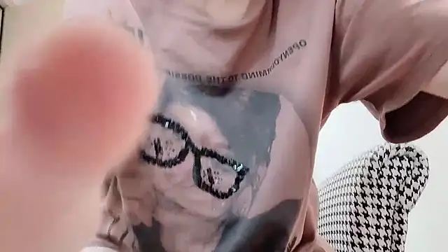 A girla online show from 23, 5, 2026