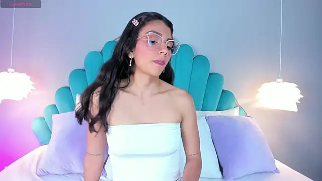 AlassiaHocthner online show from 5, 11, 2025