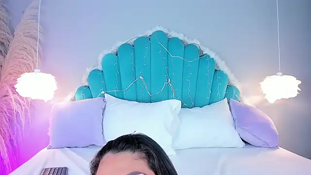 AlassiaHocthner online show from 16, 12, 2025