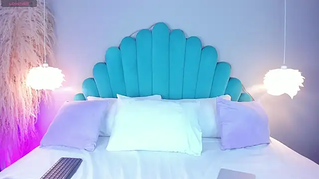 AlassiaHocthner online show from 30, 10, 2025