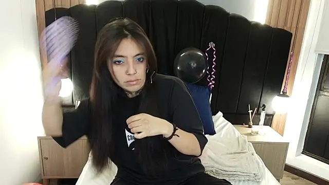 Snapshot of LiaMonroee_ chatting on 25, 3, 2026 LiaMonroee online show from 25, 3, 2026