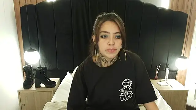 Snapshot of LiaMonroee_ chatting on 15, 3, 2026 LiaMonroee online show from 15, 3, 2026