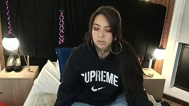 Snapshot of LiaMonroee_ chatting on 26, 3, 2026 LiaMonroee online show from 26, 3, 2026