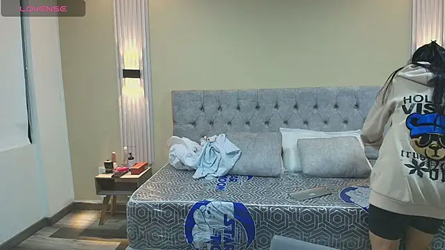 LiaMonroee  online show from 5, 10, 2025