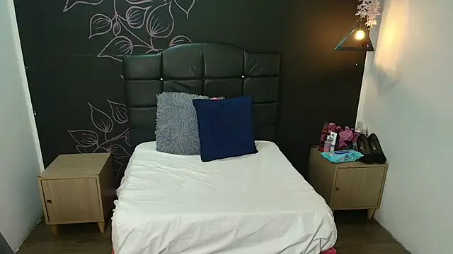 LiaMonroee  online show from 11, 1, 2026