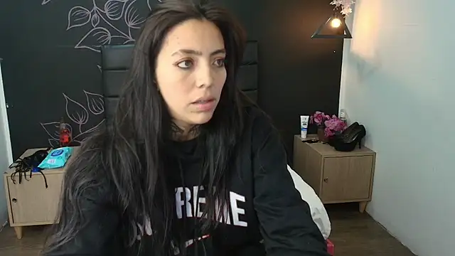 LiaMonroee  online show from 9, 1, 2026