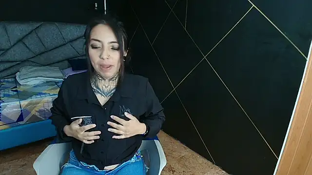 LiaMonroee  online show from 5, 11, 2025