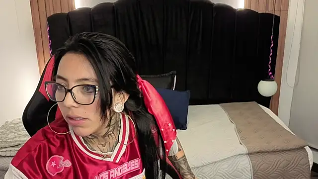 LiaMonroee  online show from 22, 5, 2026