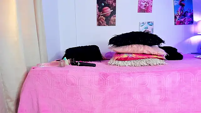 hailey hadid online show from 24, 2, 2026