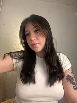 NicoleLeinn online show from 25, 10, 2025