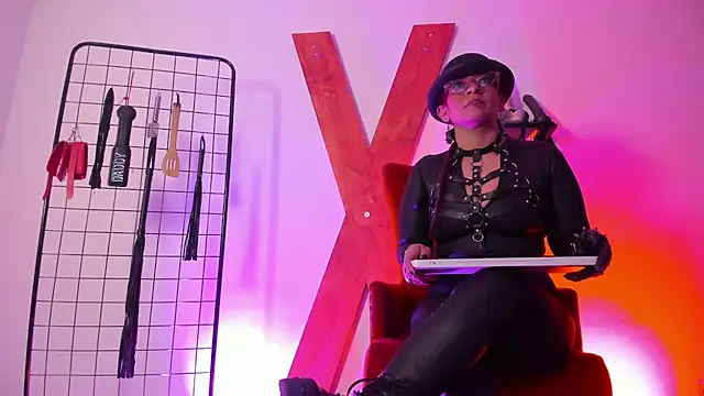 Miss Mirandaa online show from 22, 11, 2025