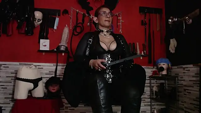 Miss Mirandaa online show from 5, 10, 2025